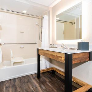 King Room Mobility Accessible Tub Sofa Bed